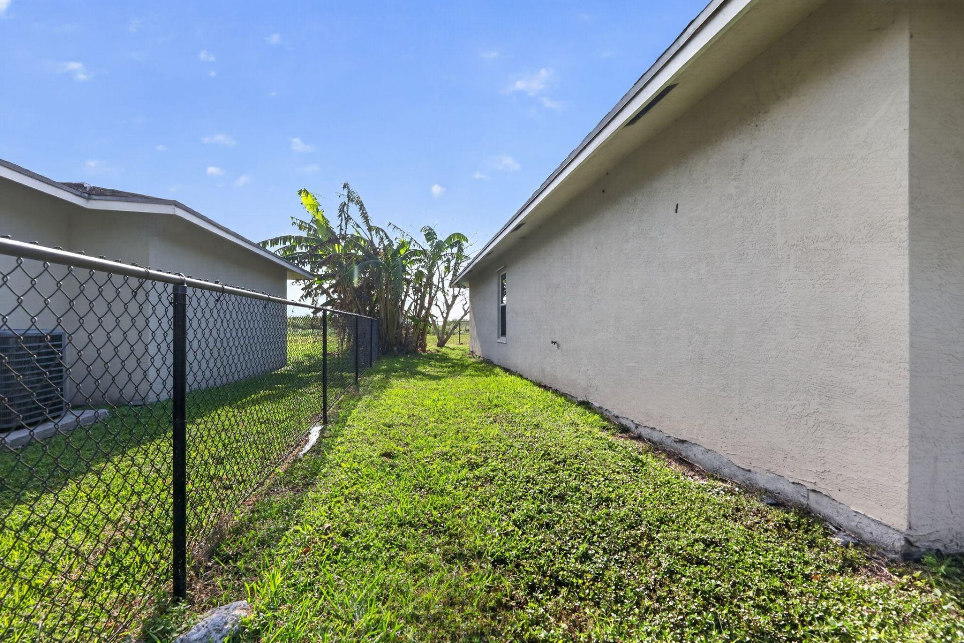 138 Dabou Loop, Belle Glade, FL 33430 Photo