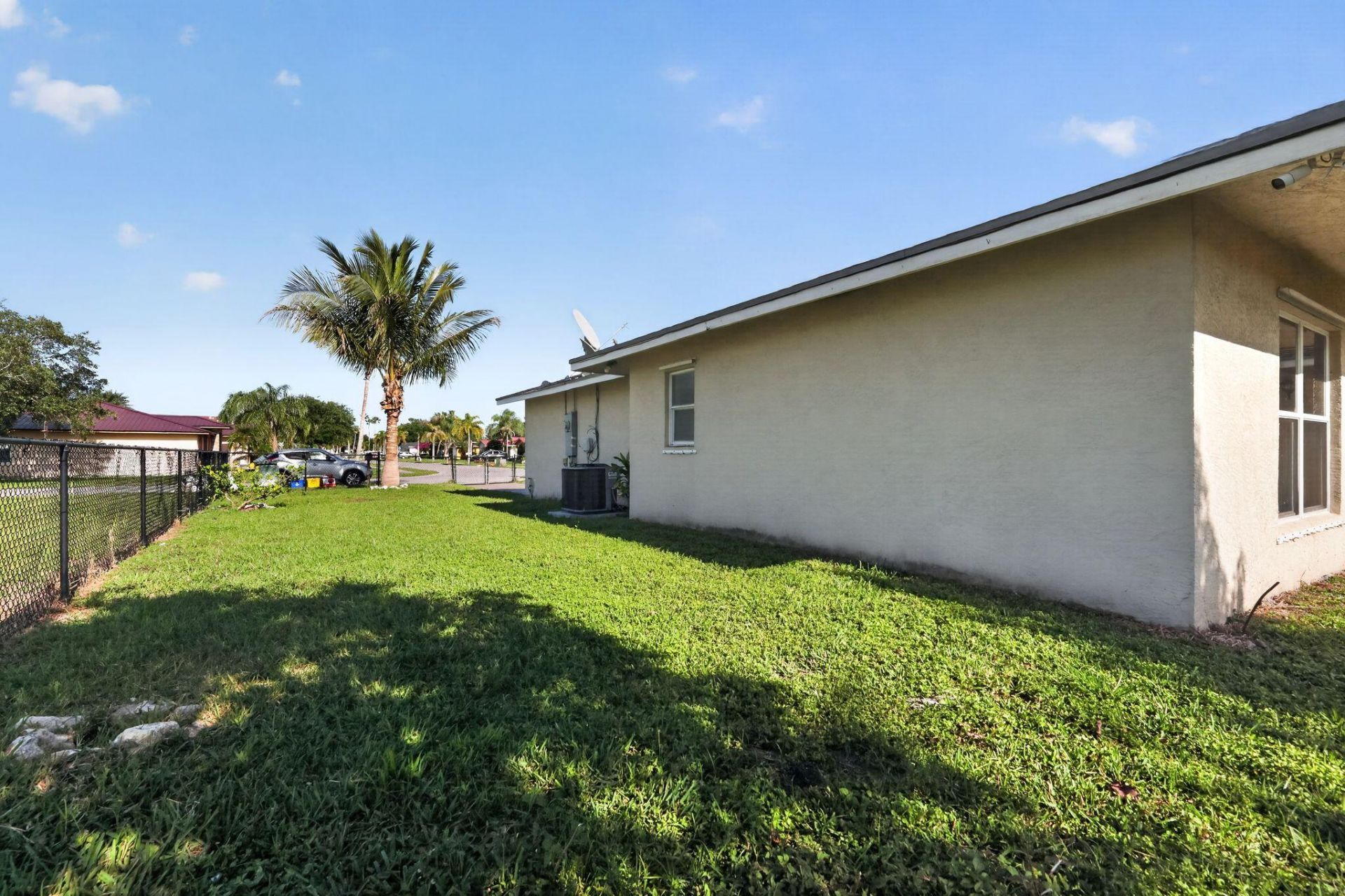 138 Dabou Loop, Belle Glade, FL 33430 Photo