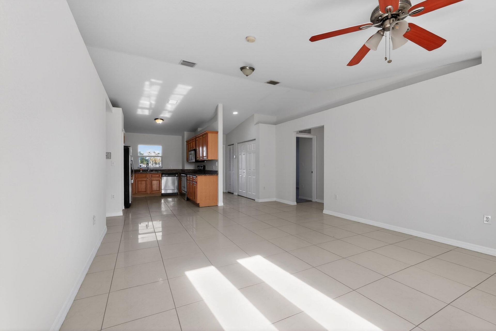 138 Dabou Loop, Belle Glade, FL 33430 Photo