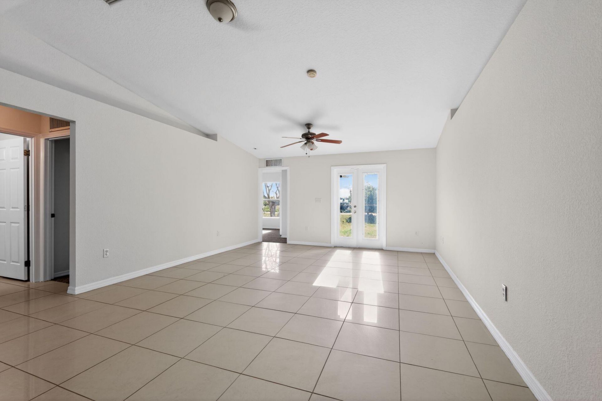 138 Dabou Loop, Belle Glade, FL 33430 Photo