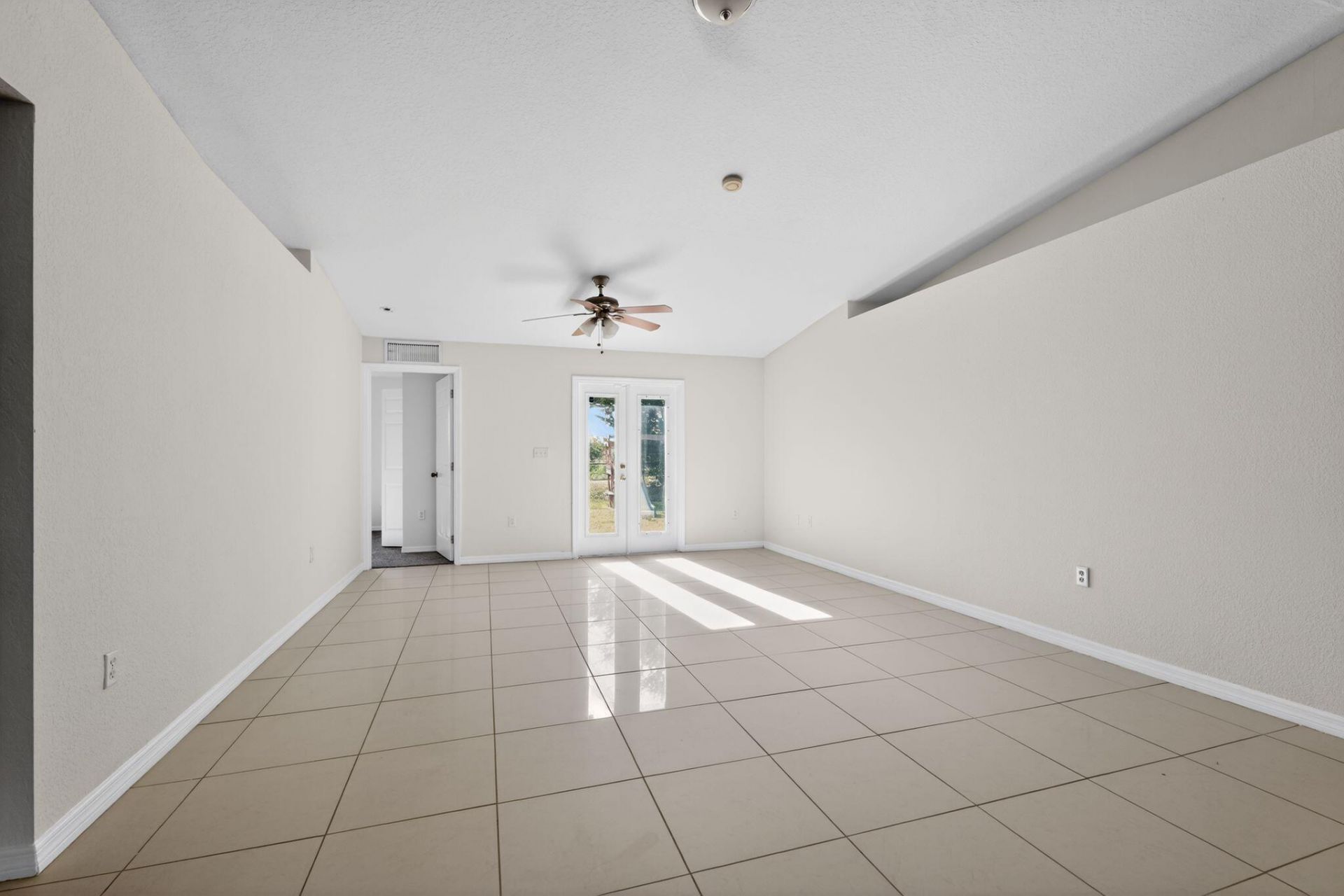 138 Dabou Loop, Belle Glade, FL 33430 Photo