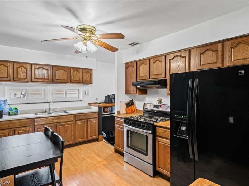 14316 Parkman Boulevard, Brook Park, OH 44142 Photo 10