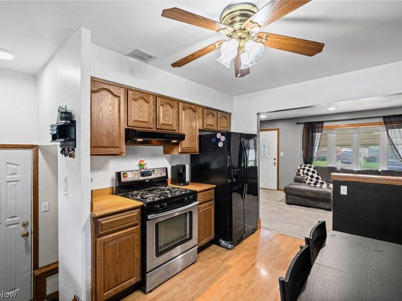 14316 Parkman Boulevard, Brook Park, OH 44142 Photo 11
