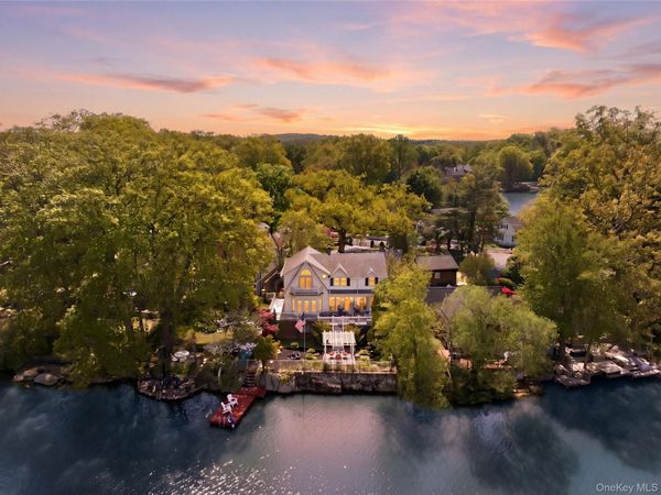 20 Point Drive S, Lake Peekskill, NY 10537