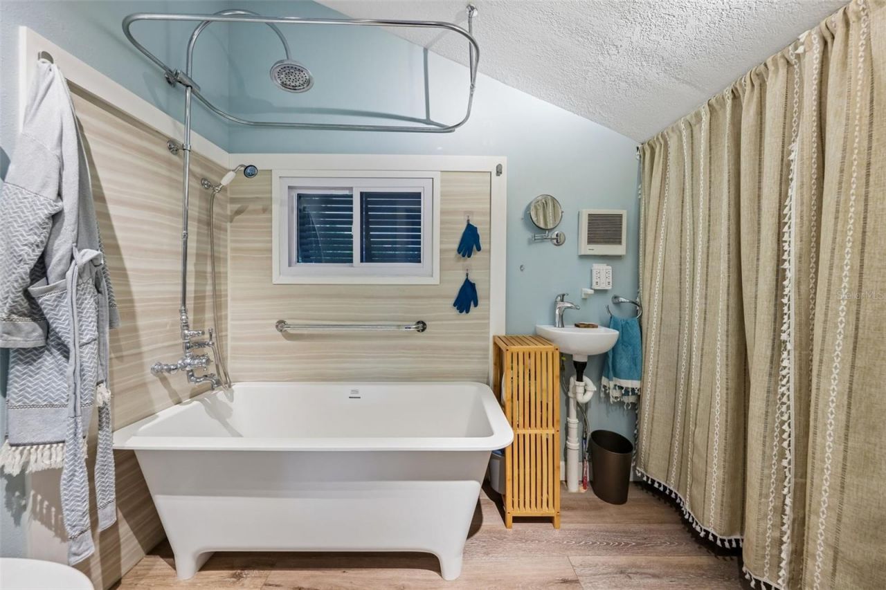 24521 Snail Road , Astor, FL 32102 Photo