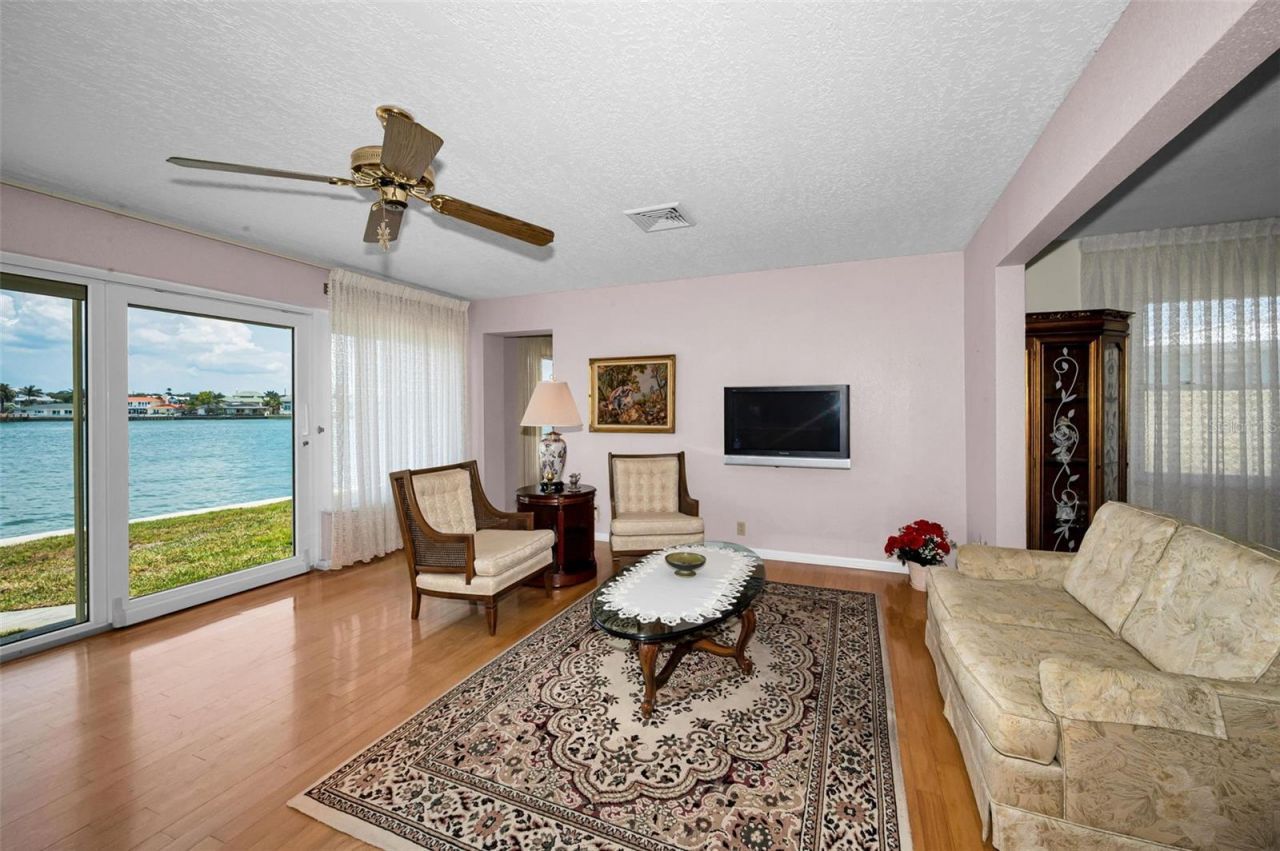 516 Harbor Drive N, Indian Rocks Beach, FL 33785 Photo