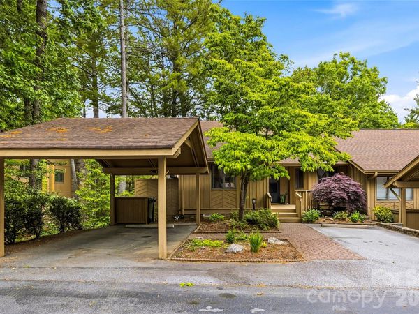 205 N Scarlet Oak Lane , Hendersonville, NC 28791