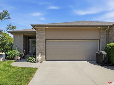 2932 Park Place Court, Lincoln, NE 68506