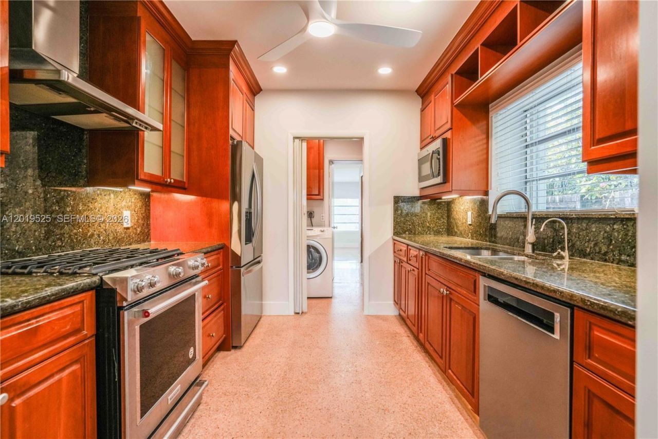 475 S Shore Dr, Miami Beach, FL 33141 Photo