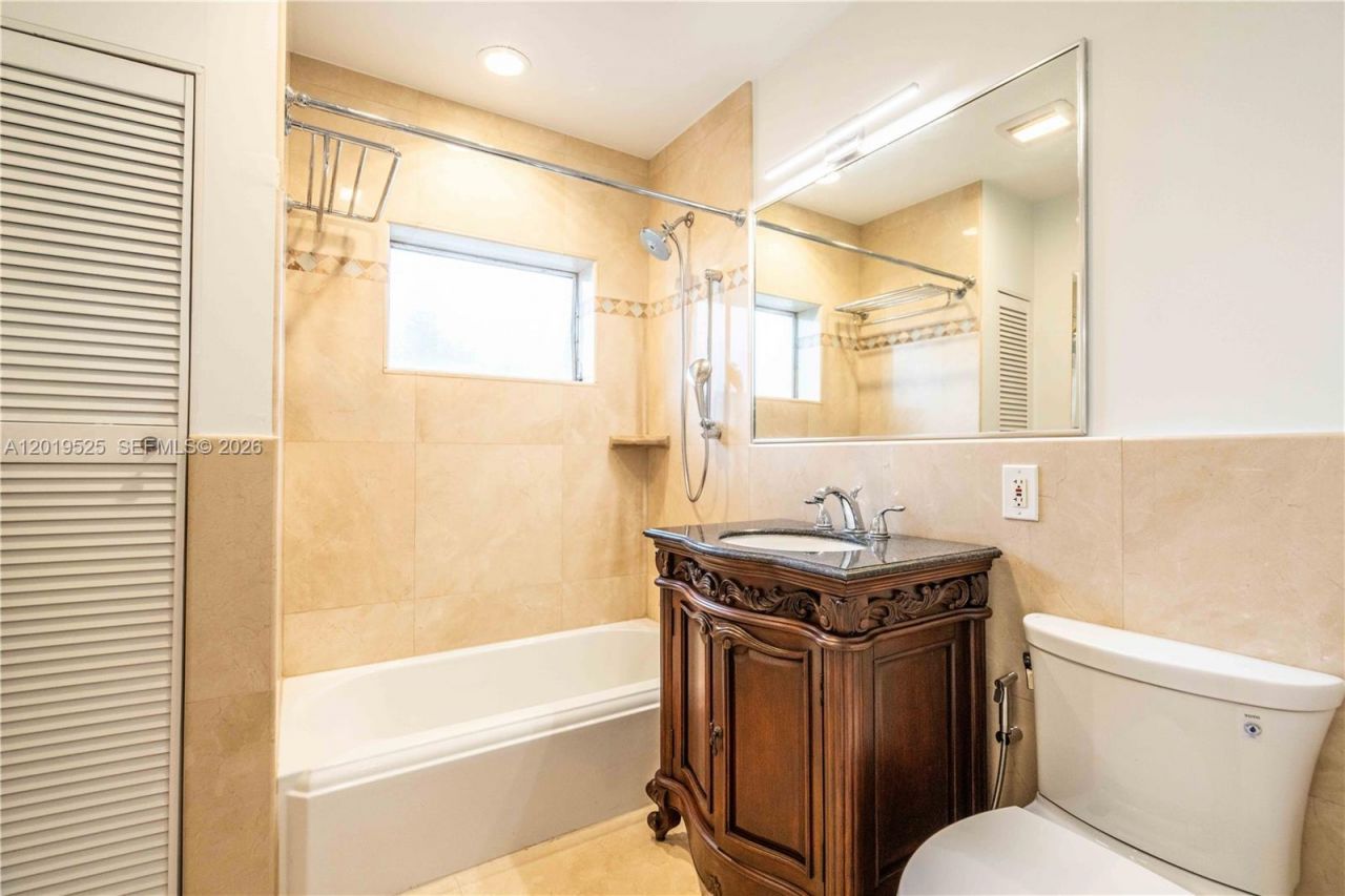 475 S Shore Dr, Miami Beach, FL 33141 Photo