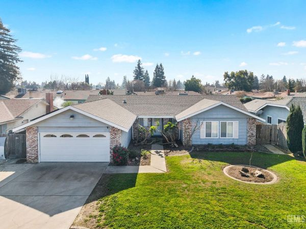 3217 W Whitendale Avenue, Visalia, CA 93277