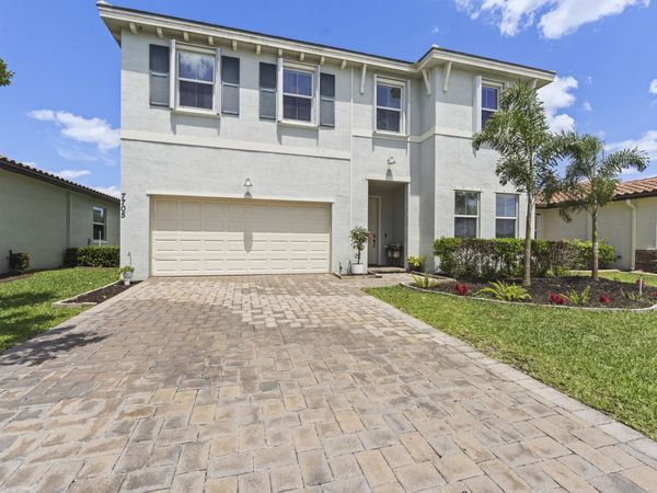 7705 NW Greenbank Circle, Port St. Lucie, FL 34987