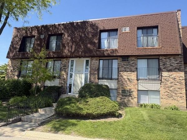 200 S Waters Edge Drive , Unit 202, Glendale Heights, IL 60139