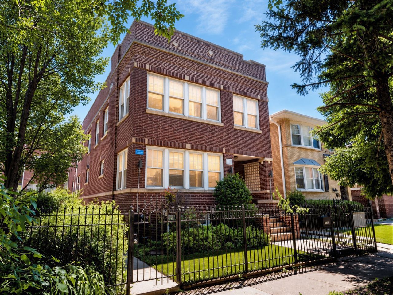 4821 W Cornelia Avenue , Chicago, IL 60641 Main Photo