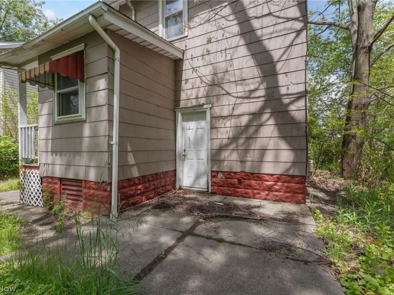 974 Lovers Lane, Akron, OH 44306 Photo 26