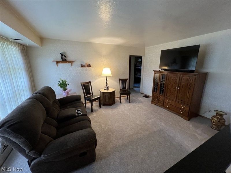 6402 Dora Boulevard, Independence, OH 44131 Photo 2