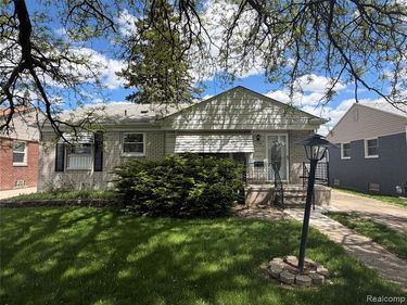 1716 Myron Avenue, Lincoln Park, MI 48146
