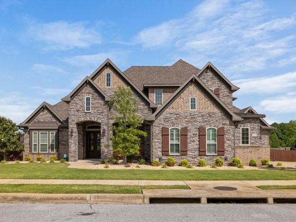 1300 Birkshire Court, Cave Springs, AR 72718