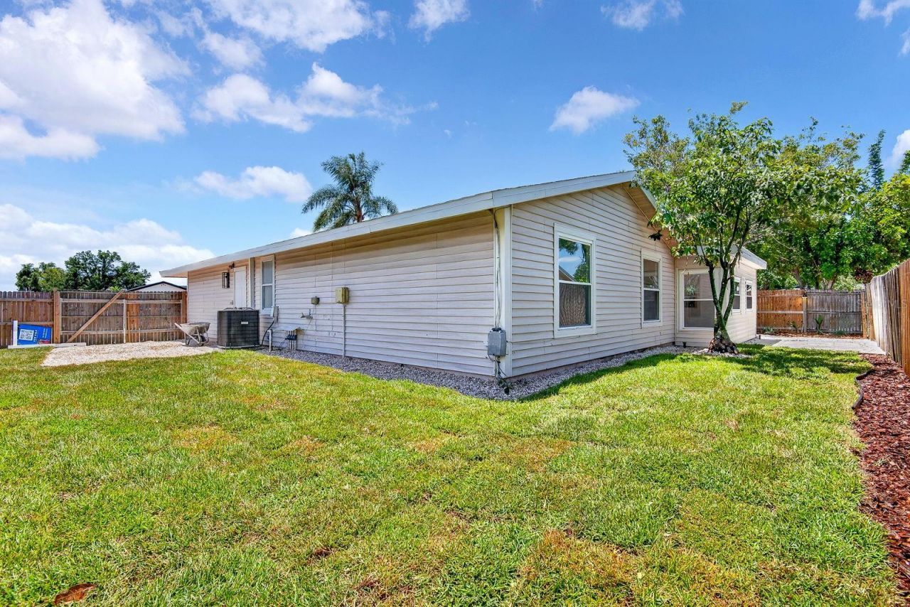 6306 37th Avenue W, Bradenton, FL 34209 Photo