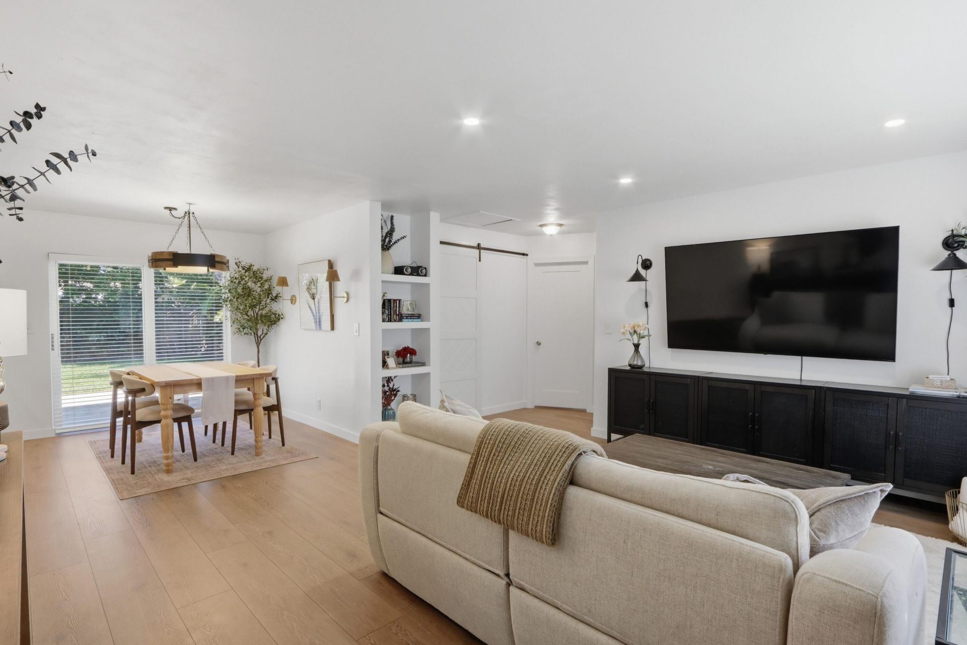 365 Garden Boulevard, Palm Beach Gardens, FL 33410 Photo