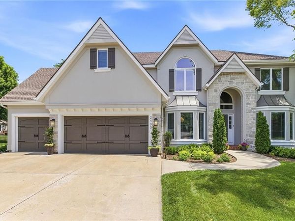 2400 SW Wintercreek Court, Lee's Summit, MO 64081