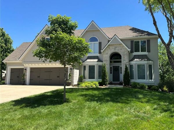 2400 SW Wintercreek Court, Lee's Summit, MO 64081
