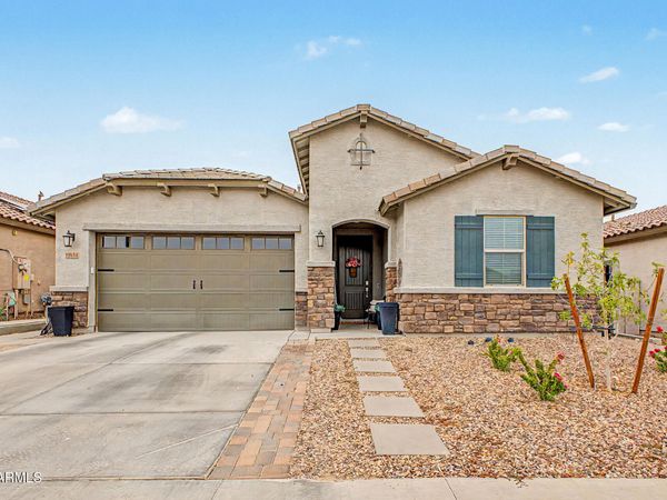 19644 W BADGETT Lane, Litchfield Park, AZ 85340