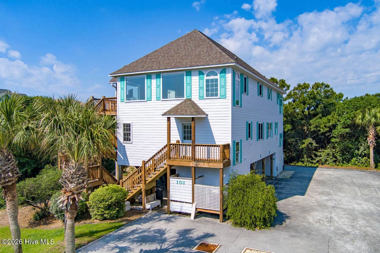 101 Shipwreck Lane E, Emerald Isle, NC 28594 Main Photo