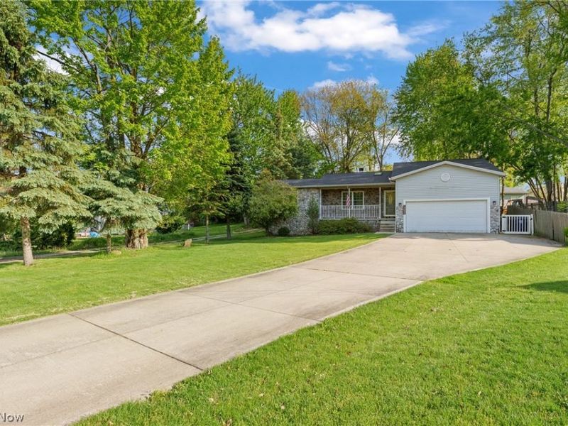 2330 Wedgewood Drive, Akron, OH 44312 Photo 2