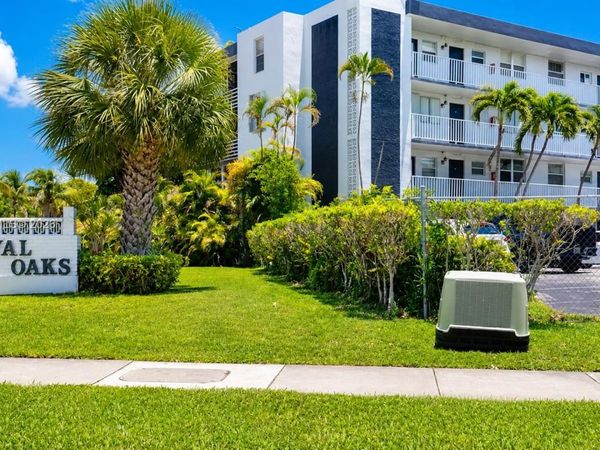 447 NE 195th St, Unit 117, Miami, FL 33179