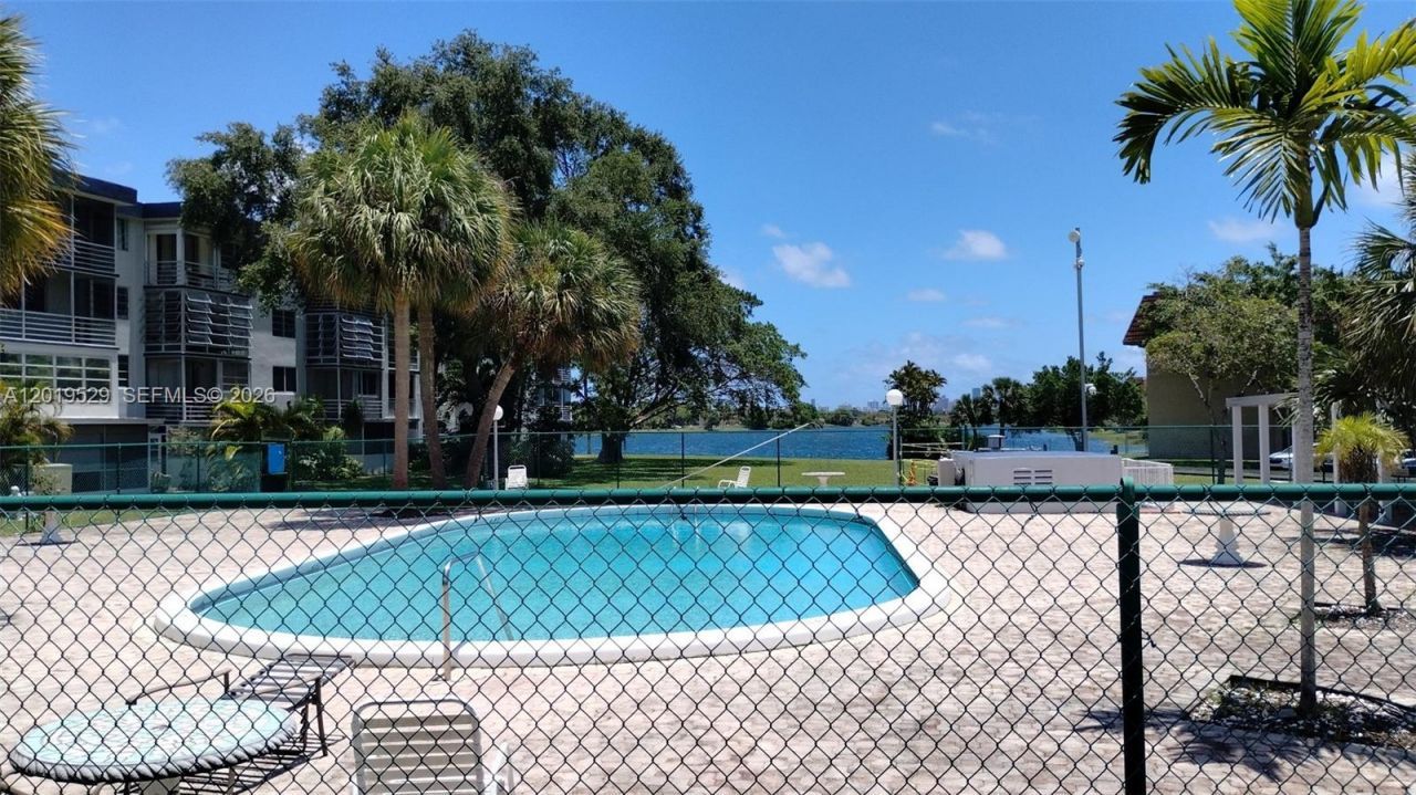 447 NE 195th St, Unit 117, Miami, FL 33179 Photo