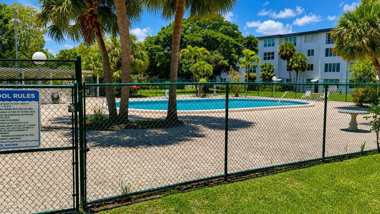 447 NE 195th St, Unit 117, Miami, FL 33179 Photo