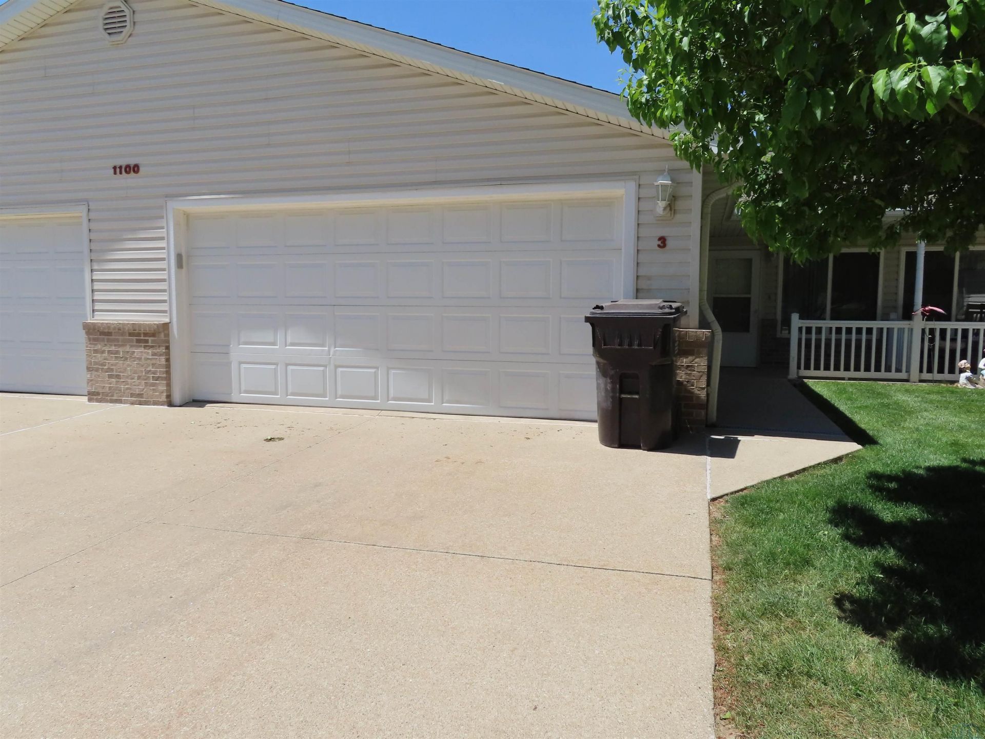 1100 Meadow View Court, Unit #3, Sioux City, IA 51106 Main Photo