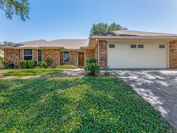 10029 Stoneleigh Drive , Benbrook, TX 76126