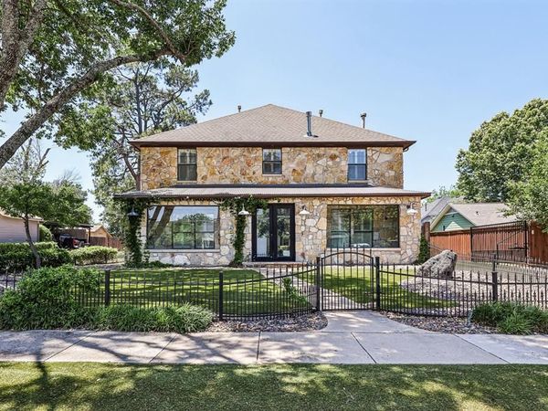 221 N Lucas Drive, Grapevine, TX 76051