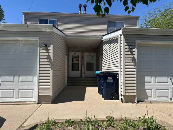 223/225 SW Swisher View Dr., Swisher, IA 52338