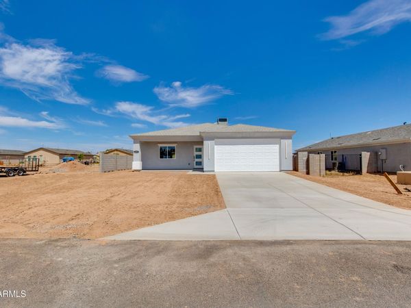 32001 N POPLAR Street, Wittmann, AZ 85361