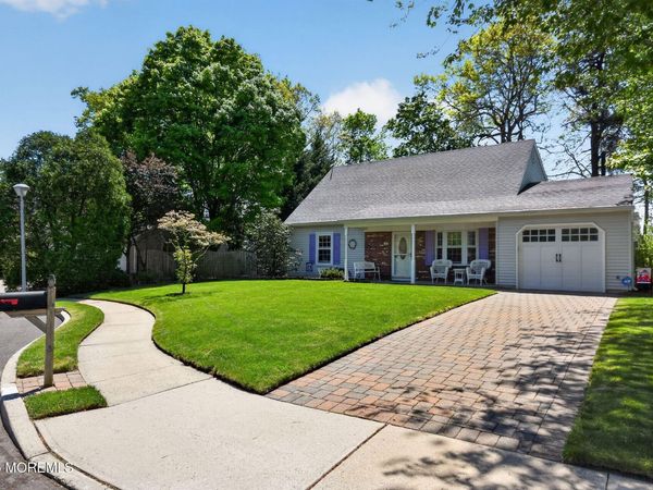 11 Moss Haven Way, Howell, NJ 07731