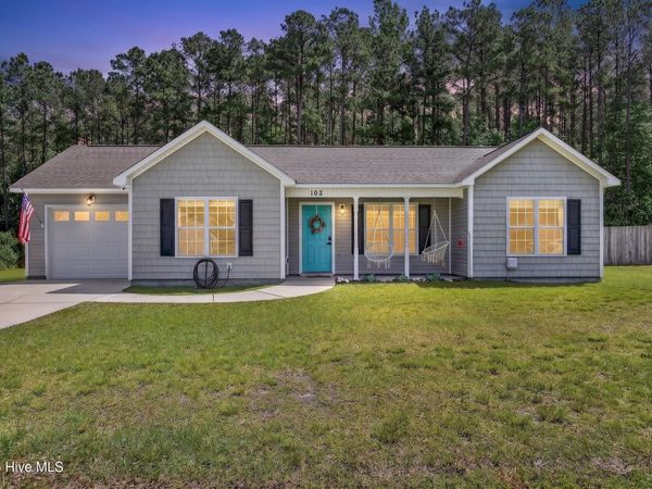 102 Blossom Court, Maple Hill, NC 28454