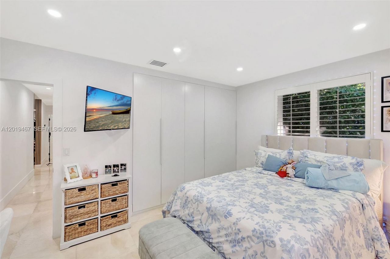 7711 Miami View Dr , North Bay Village, FL 33141 Photo
