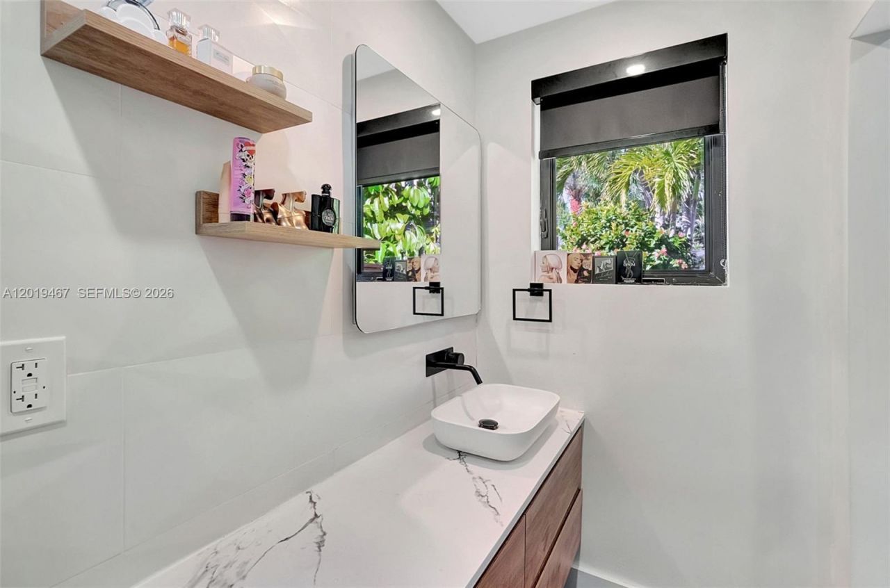 7711 Miami View Dr , North Bay Village, FL 33141 Photo