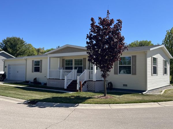 5300 Sparrow Drive NE, Belmont, MI 49306