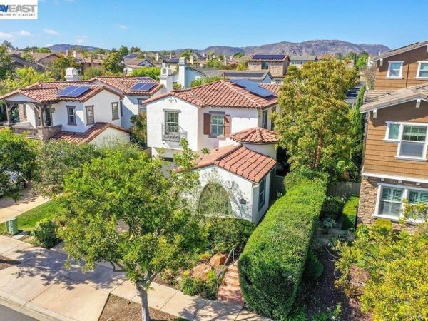 8320 New Park Ln, San Diego, CA 92127