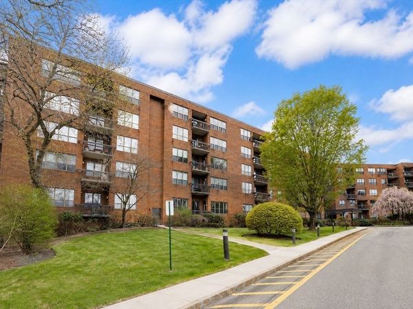 210 Nahanton St, Unit 102, Newton, MA 02459