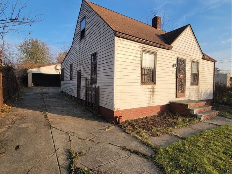 4189 Lee Road, Cleveland, OH 44128 Photo 2