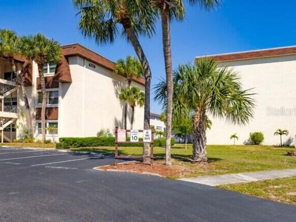 208 NE MONROE CIRCLE N, Unit 307, ST PETERSBURG, FL 33702