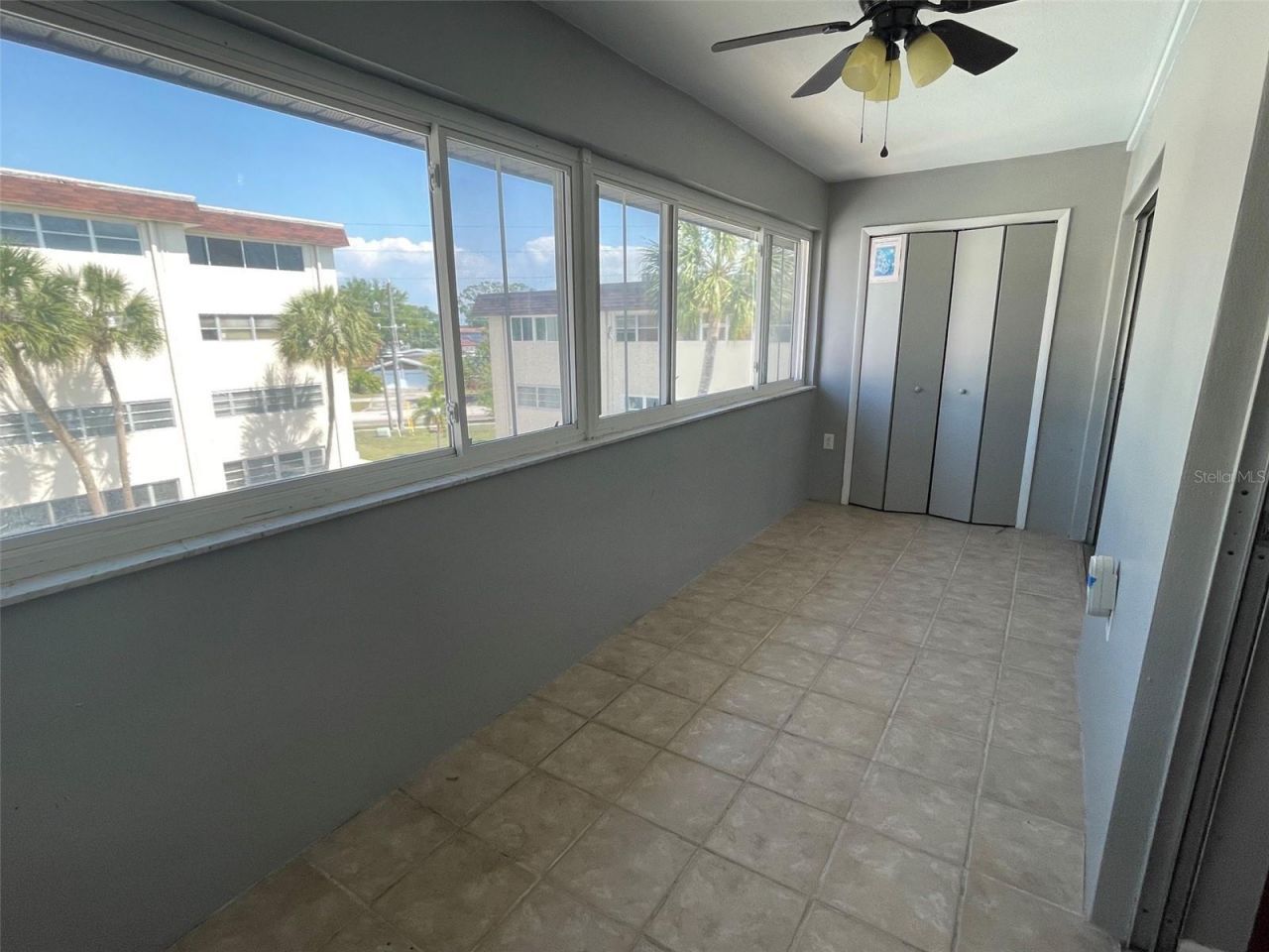 208 NE Monroe Circle N, Unit 307, Saint Petersburg, FL 33702 Photo
