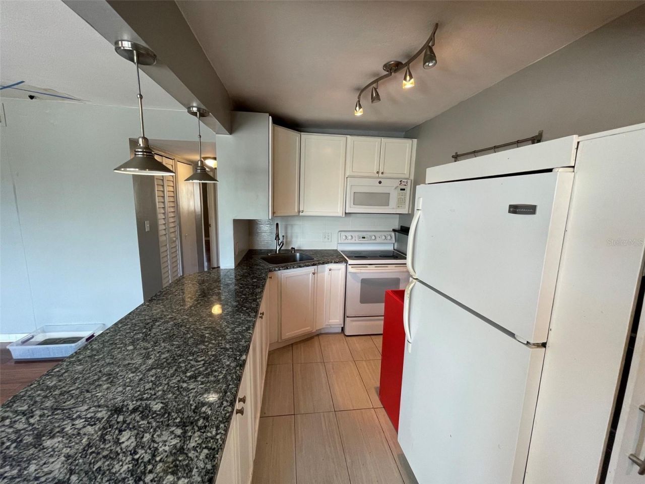 208 NE Monroe Circle N, Unit 307, Saint Petersburg, FL 33702 Photo