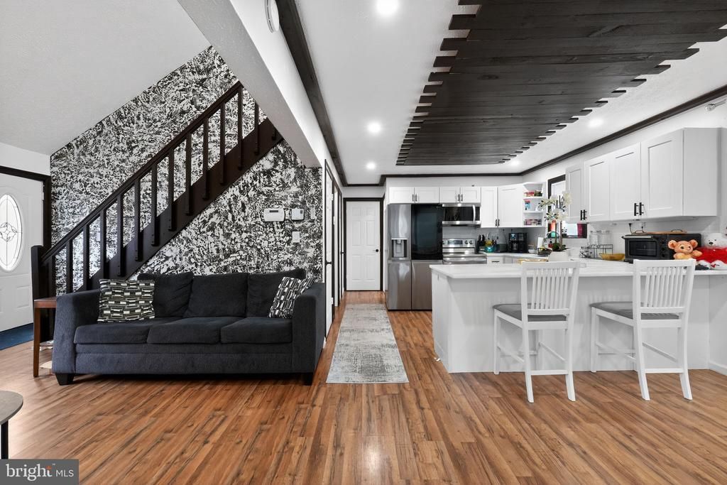 8962 PHEASANT LANE, TOBYHANNA, PA 18466