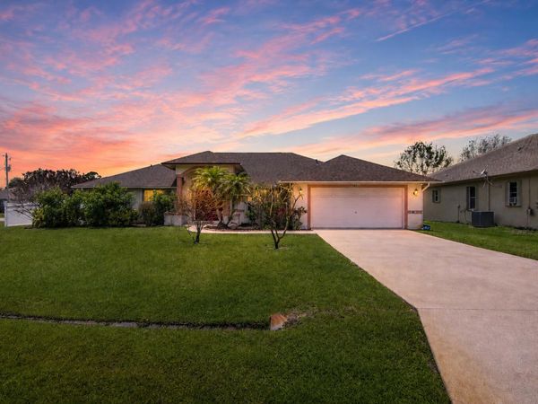 5829 NW Gerald Circle, Port St. Lucie, FL 34986
